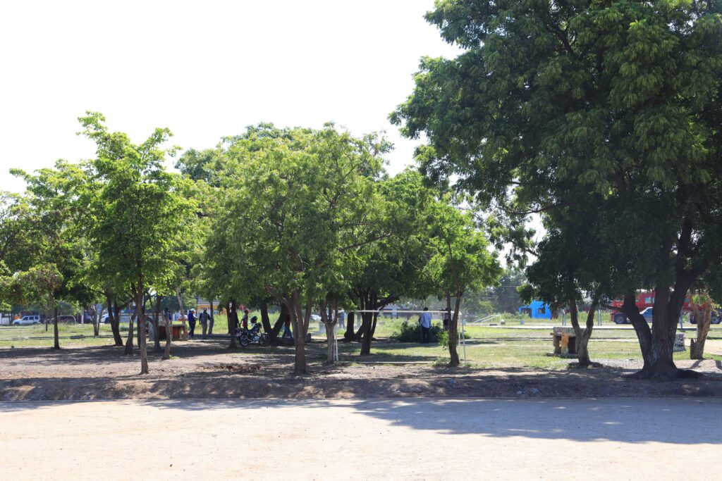 Ayuntamiento rehabilita cancha de futbol en Santa Fe y le colocará pasto sintético