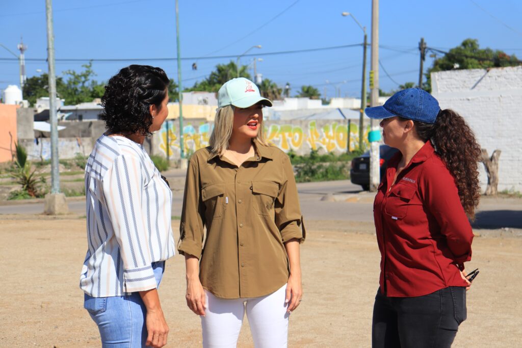 Ayuntamiento rehabilita cancha de futbol en Santa Fe y le colocará pasto sintético