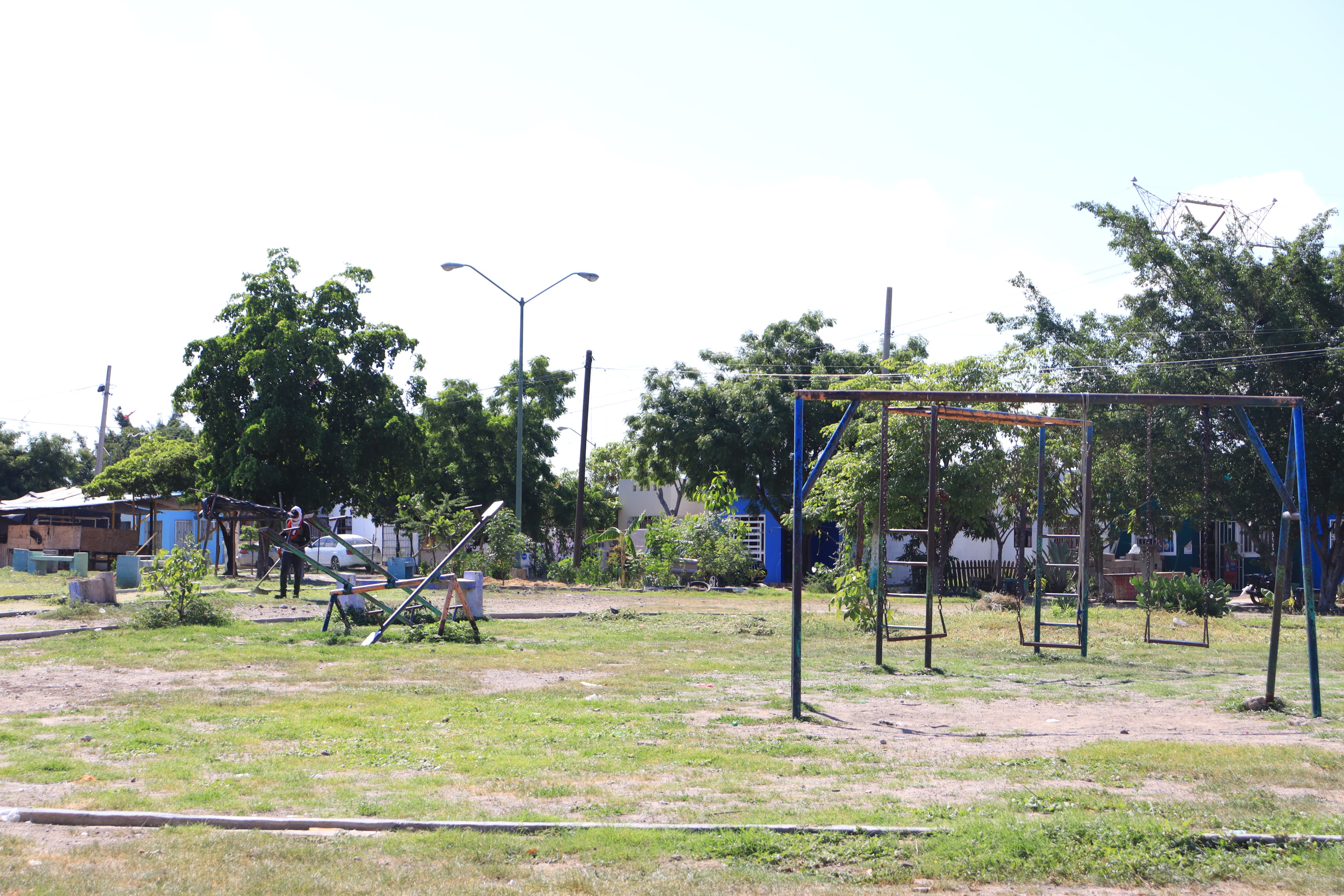 Ayuntamiento rehabilita cancha de futbol en Santa Fe y le colocará pasto sintético