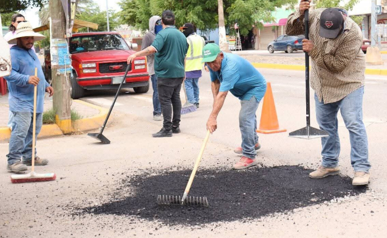Bacheo en calles de Juan José Ríos
