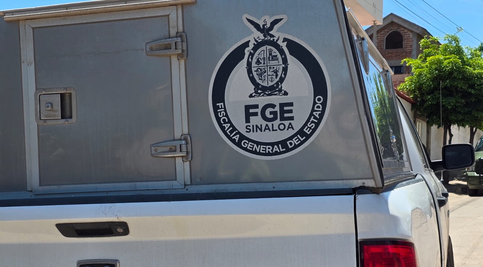 Camioneta de FGE