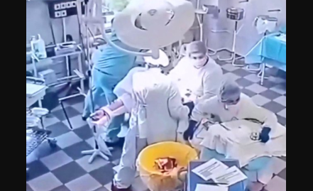 Médicos en Rusia continúan cirugía durante fuerte sismo