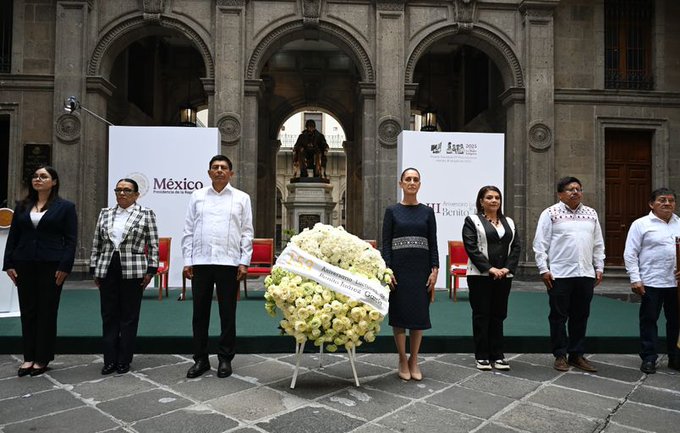 Claudia Sheinbaum rinde homenaje en el 153 aniversario luctuoso de Benito Juárez