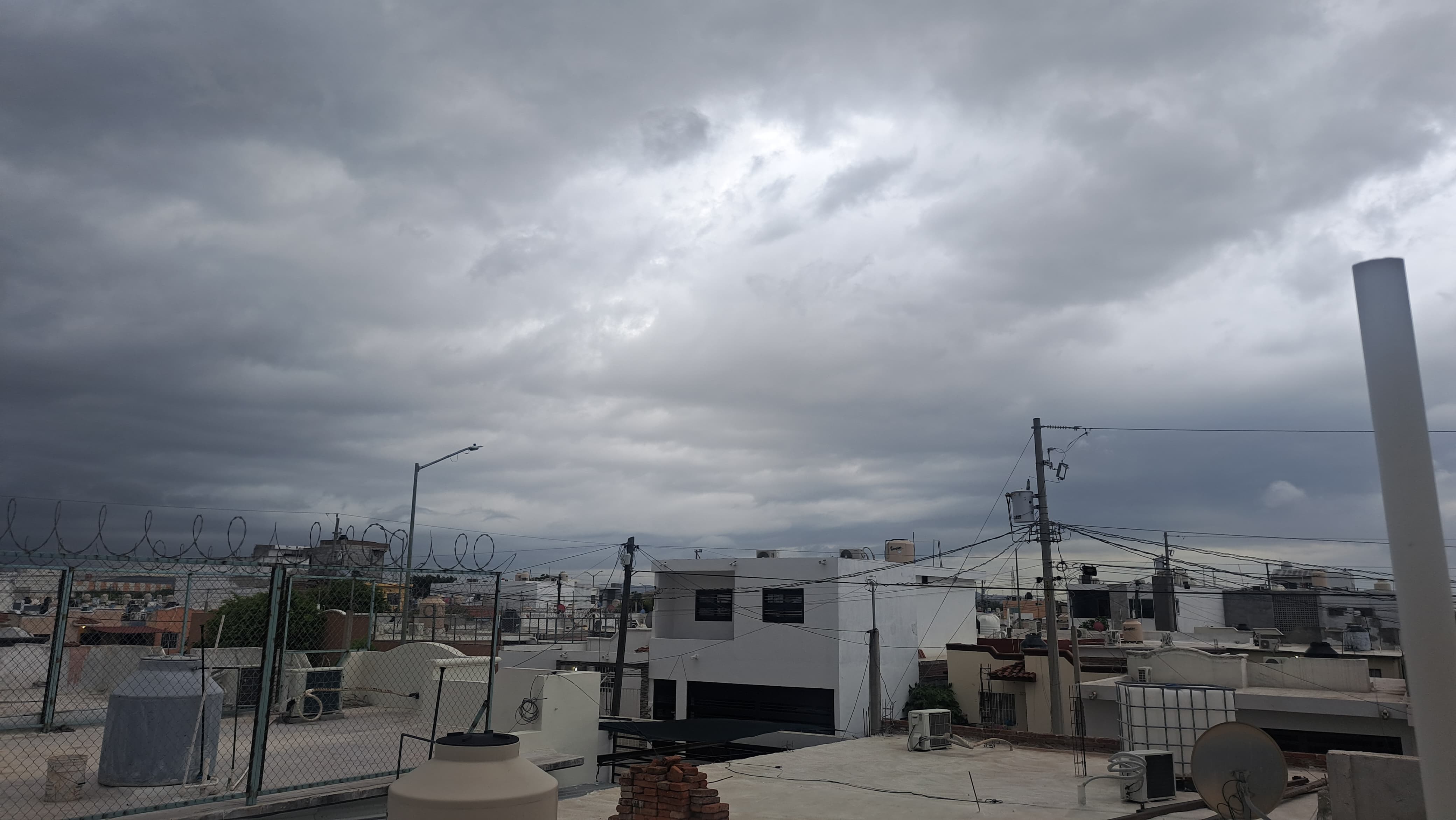 Lluvias puntuales se registran en algunas zonas de Mazatlán