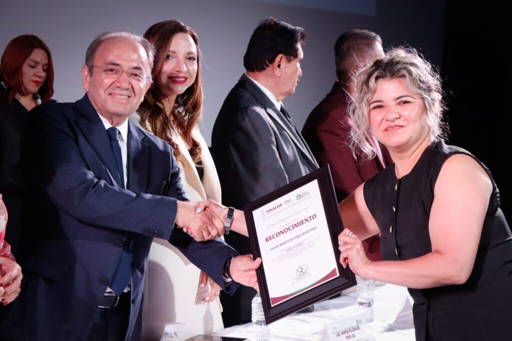 Cobaes reconoce a 189 alumnos y 74 asesores destacados