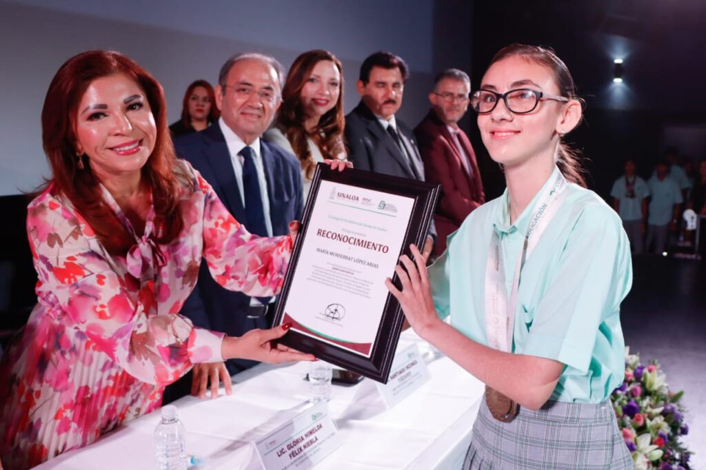 Cobaes reconoce a 189 alumnos y 74 asesores destacados