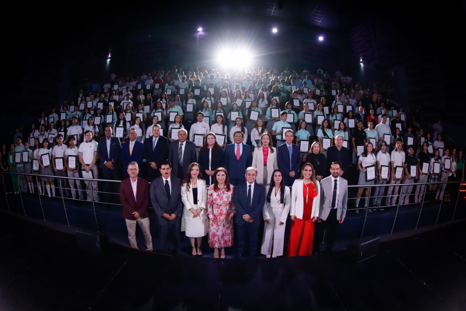 Cobaes reconoce a 189 alumnos y 74 asesores destacados