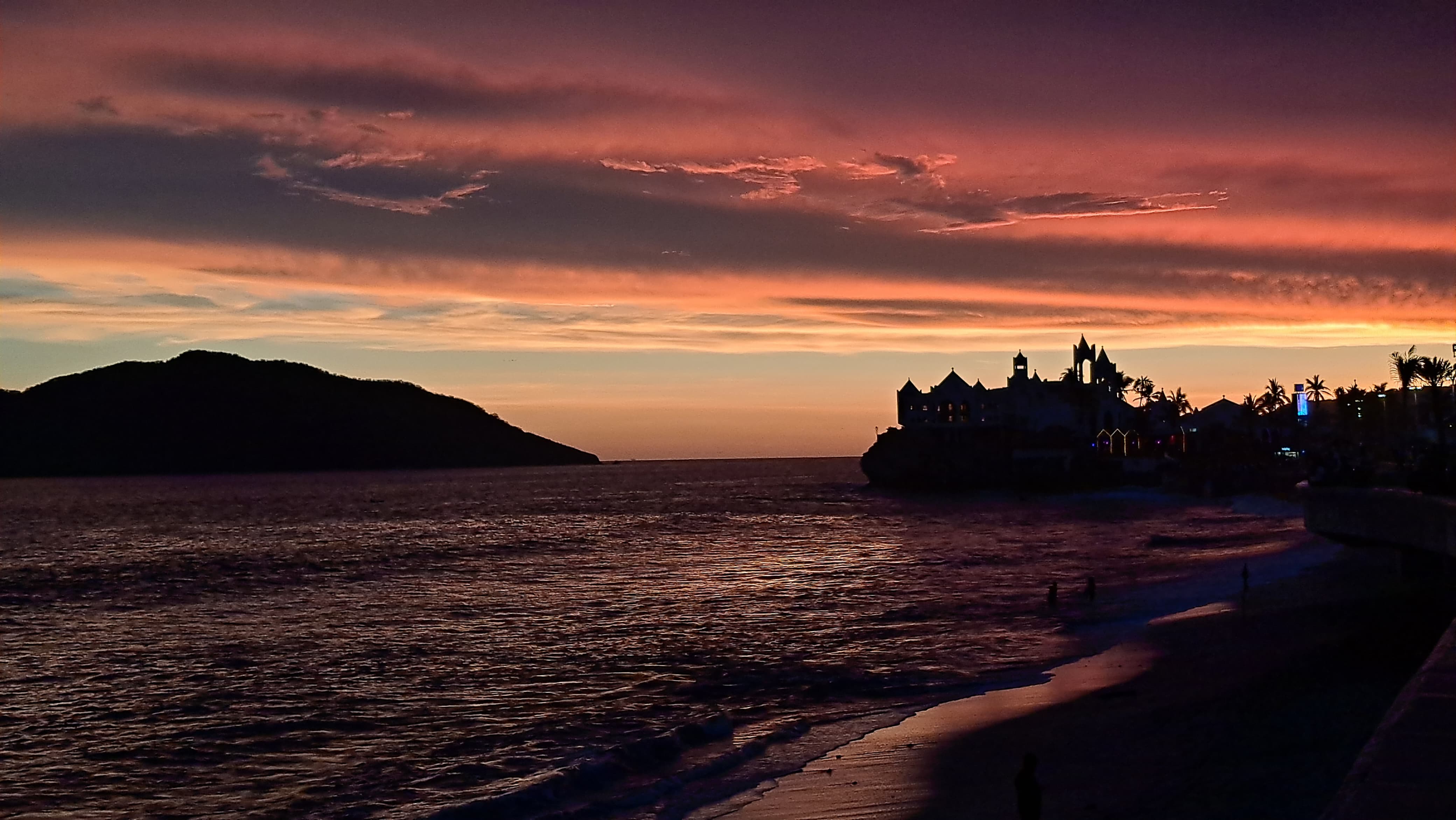 Coloridos paisajes, monumentos y museos, disfruta de esto y más en el malecón de Mazatlán