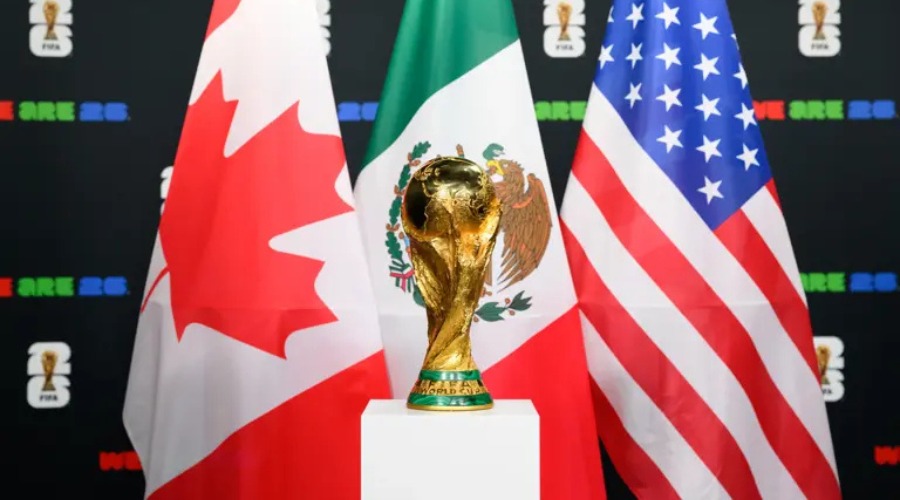 Banderas de países que serán anfitriones de Copa Mundial 2026