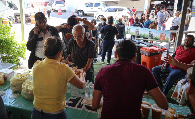 Entrega de alimentos en el Hospital Regional del ISSSTE