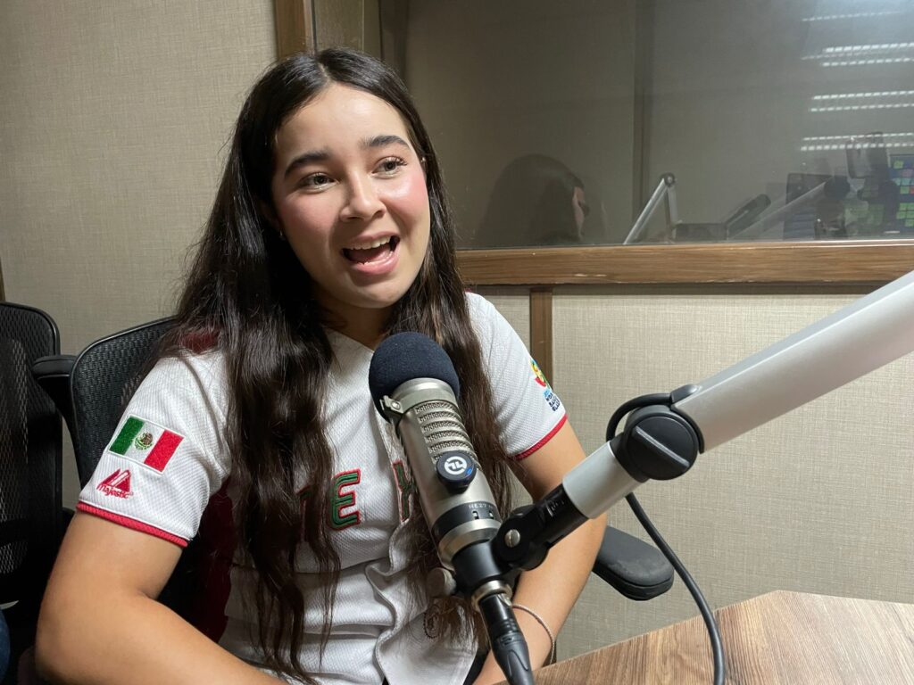 Danna Viera entrevistada en el programa Dímelo.