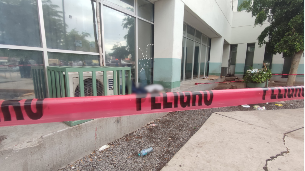 Localizan sin vida a un hombre afuera del Hospital General