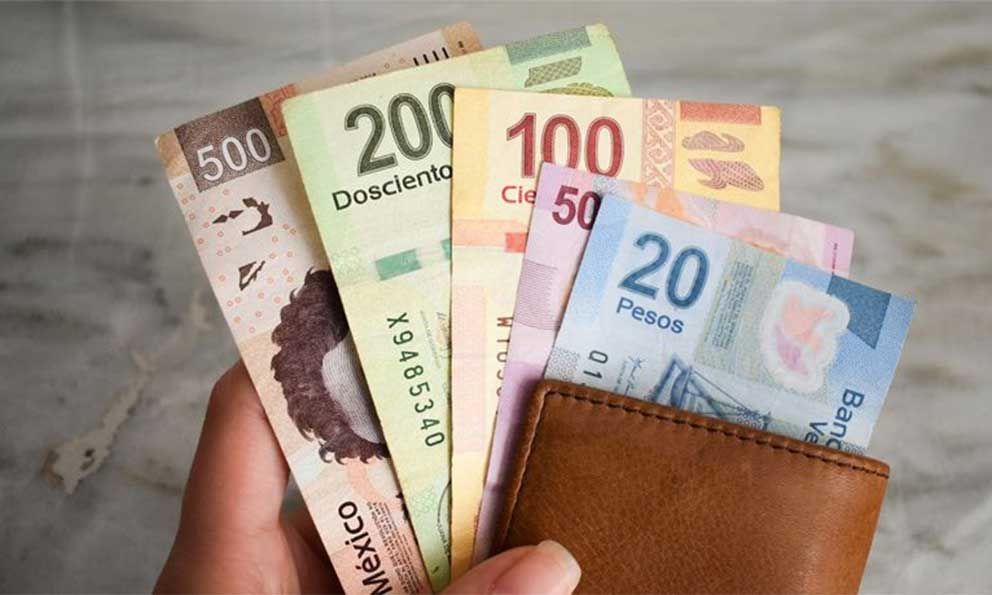 Dinero en una billetera.
