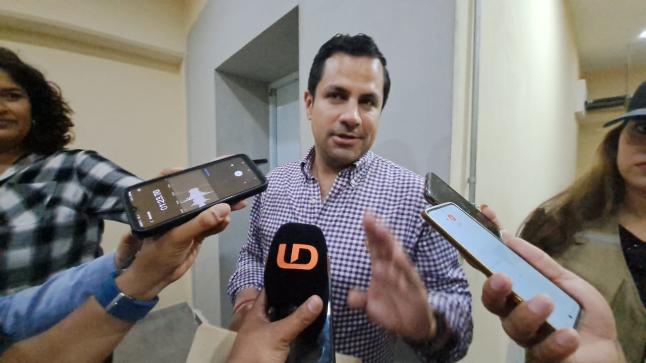 diputado Carlos de Jesús Escobar Sánchez.