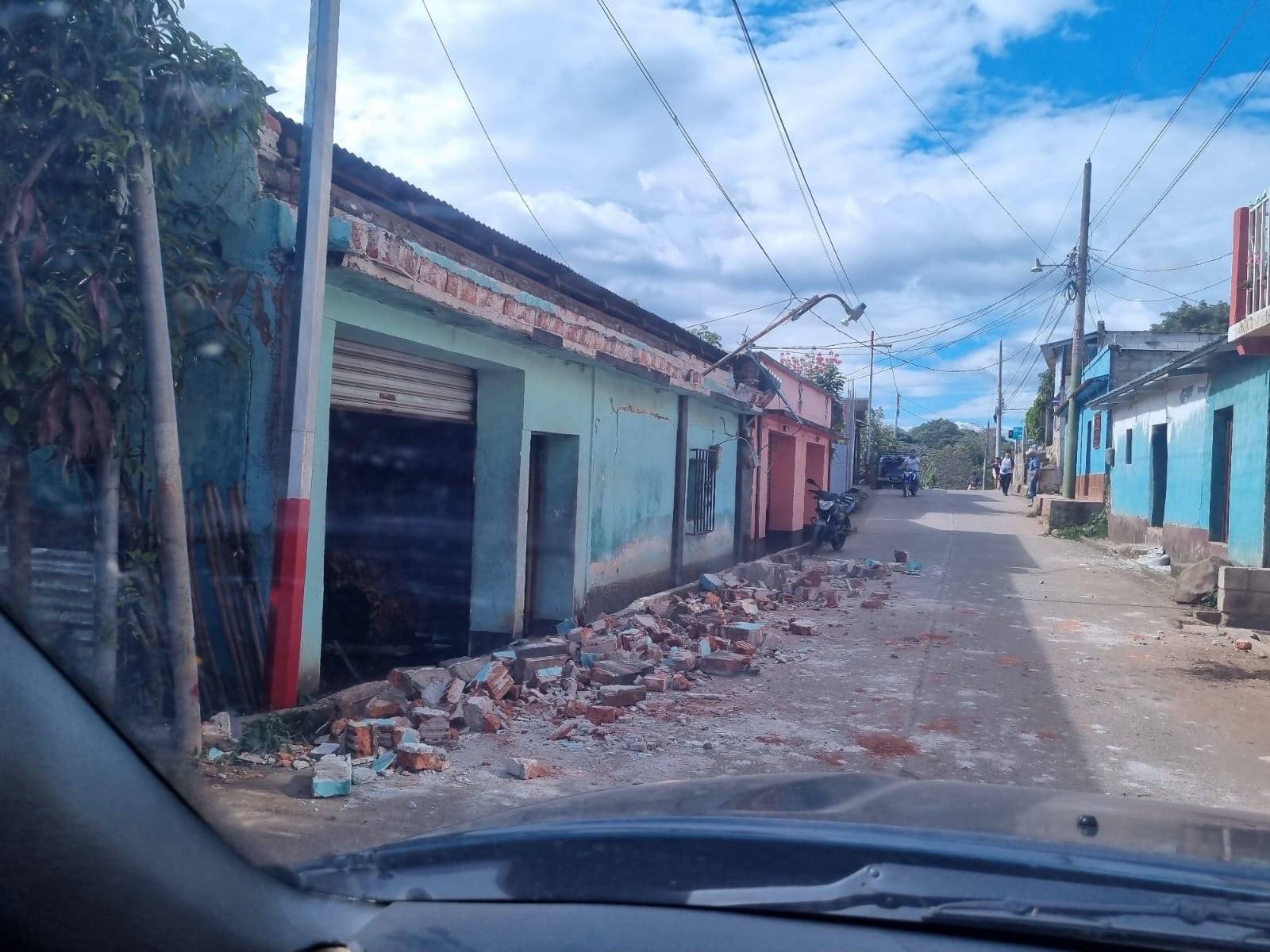 Dos temblores y una réplica agitan Guatemala; se mantiene la alerta