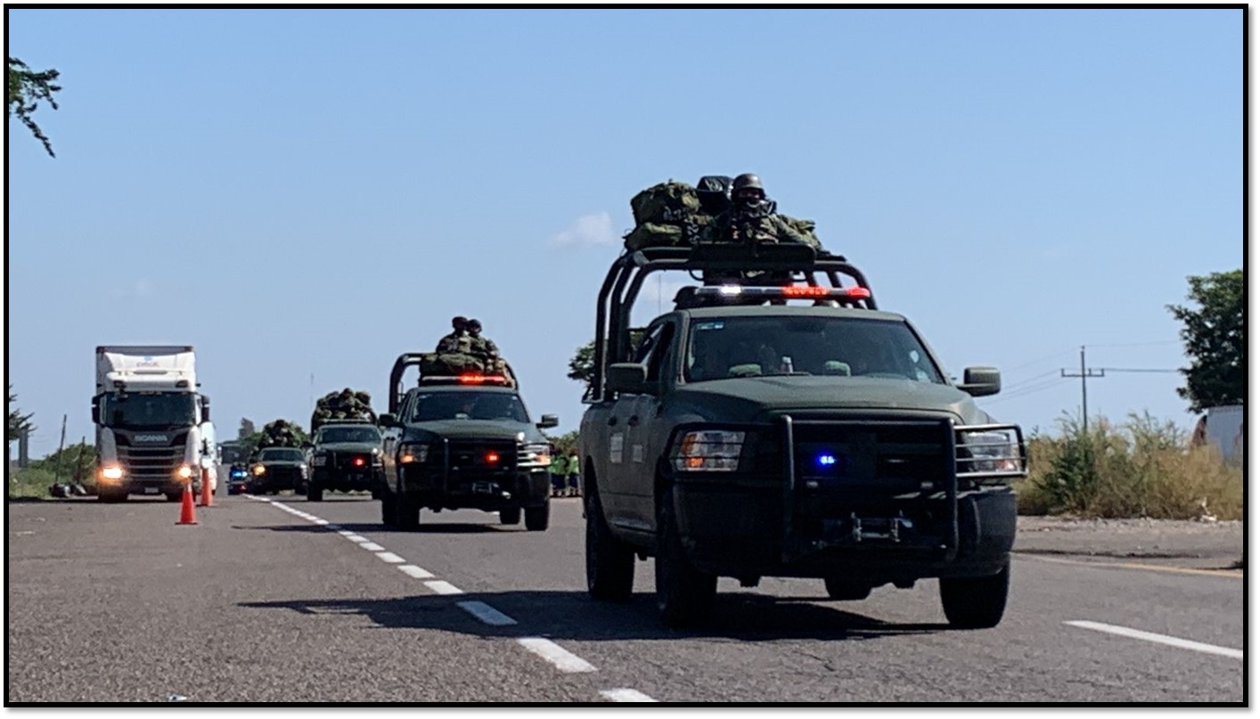 Más elementos del Ejército Mexicano arribando a Culiacán.