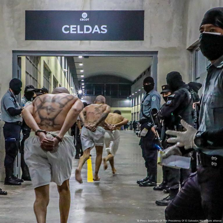 El Salvador deporta a Venezuela a presos vinculados al Tren de Aragua
