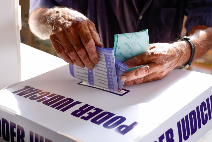 INE aprueba multas contra candidatos que aparecieron en 