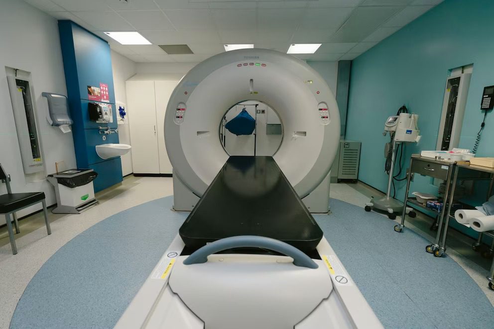 Entró para ayudar a su esposa y murió succionado por máquina de resonancia