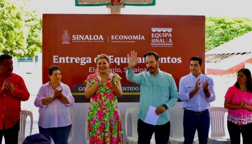 Entrega de apoyos de Equipa Sinaloa a emprendedores