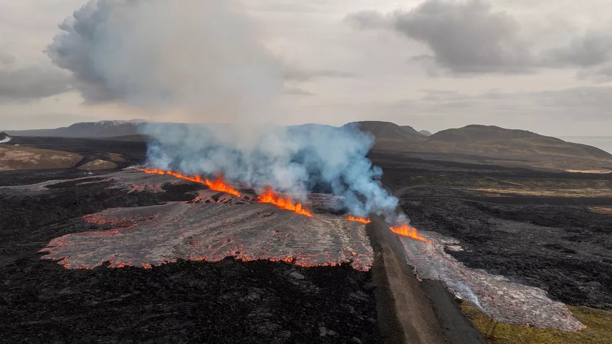 Erupción volcánica sacude el suroeste de Islandia