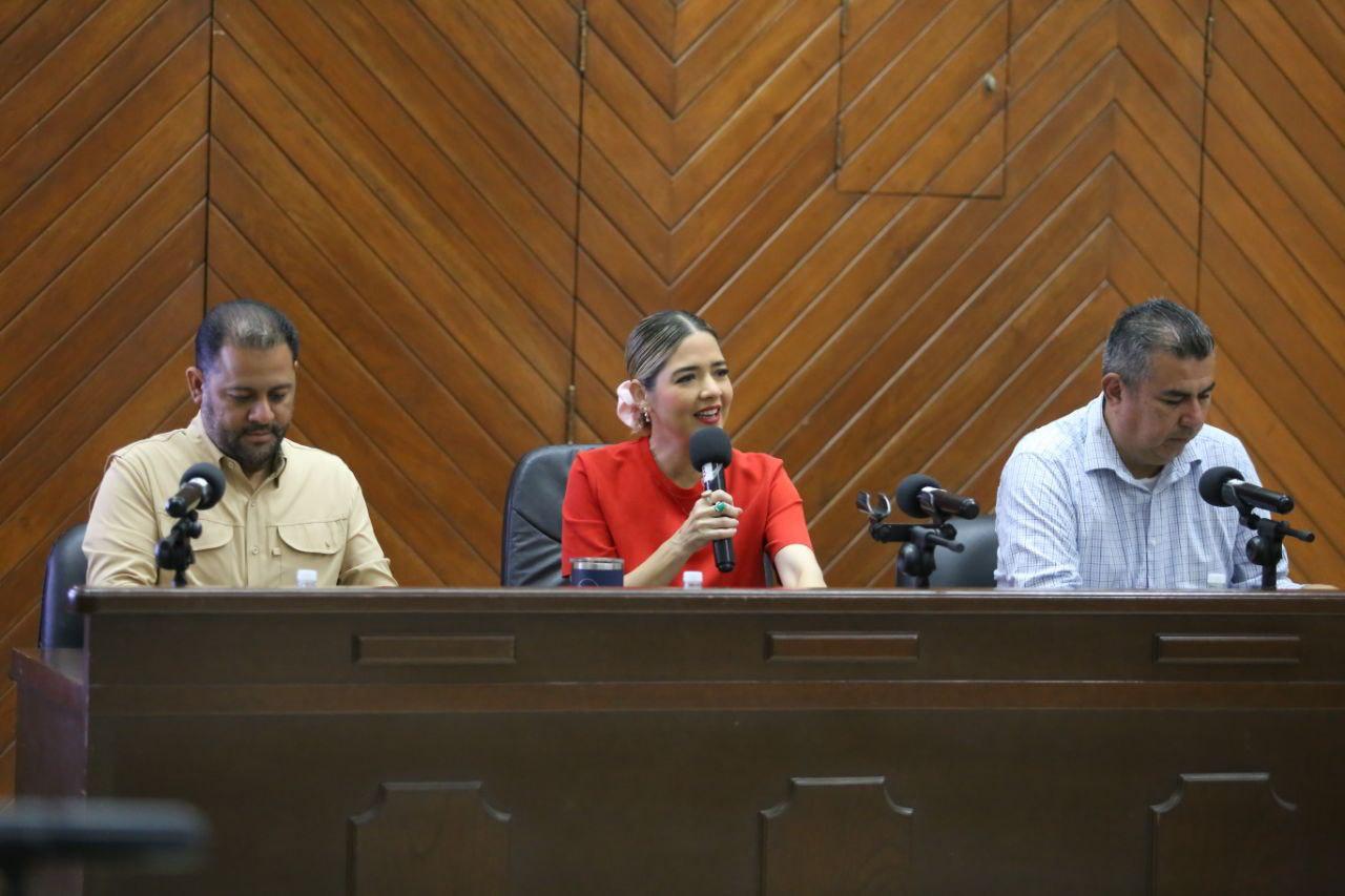 Estrella Palacios en una reunión con los directores de dependencias de su gobierno.