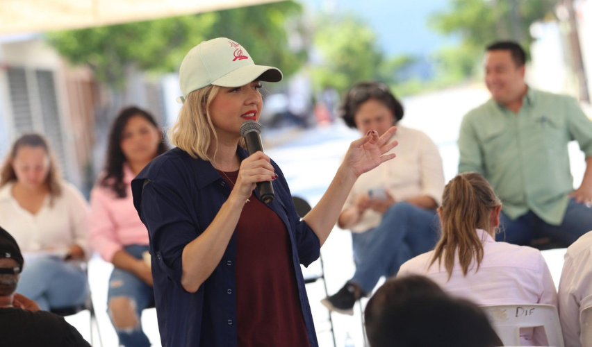 Estrella Palacios entrega obras de pavimentación