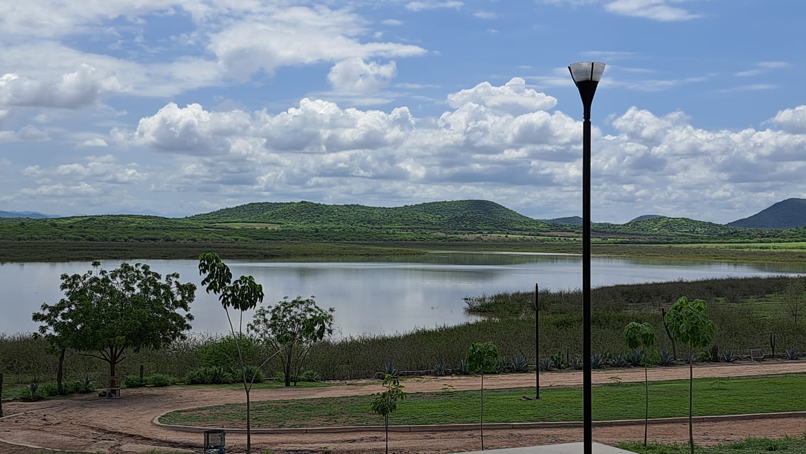 Presa Eustaquio Buelna.