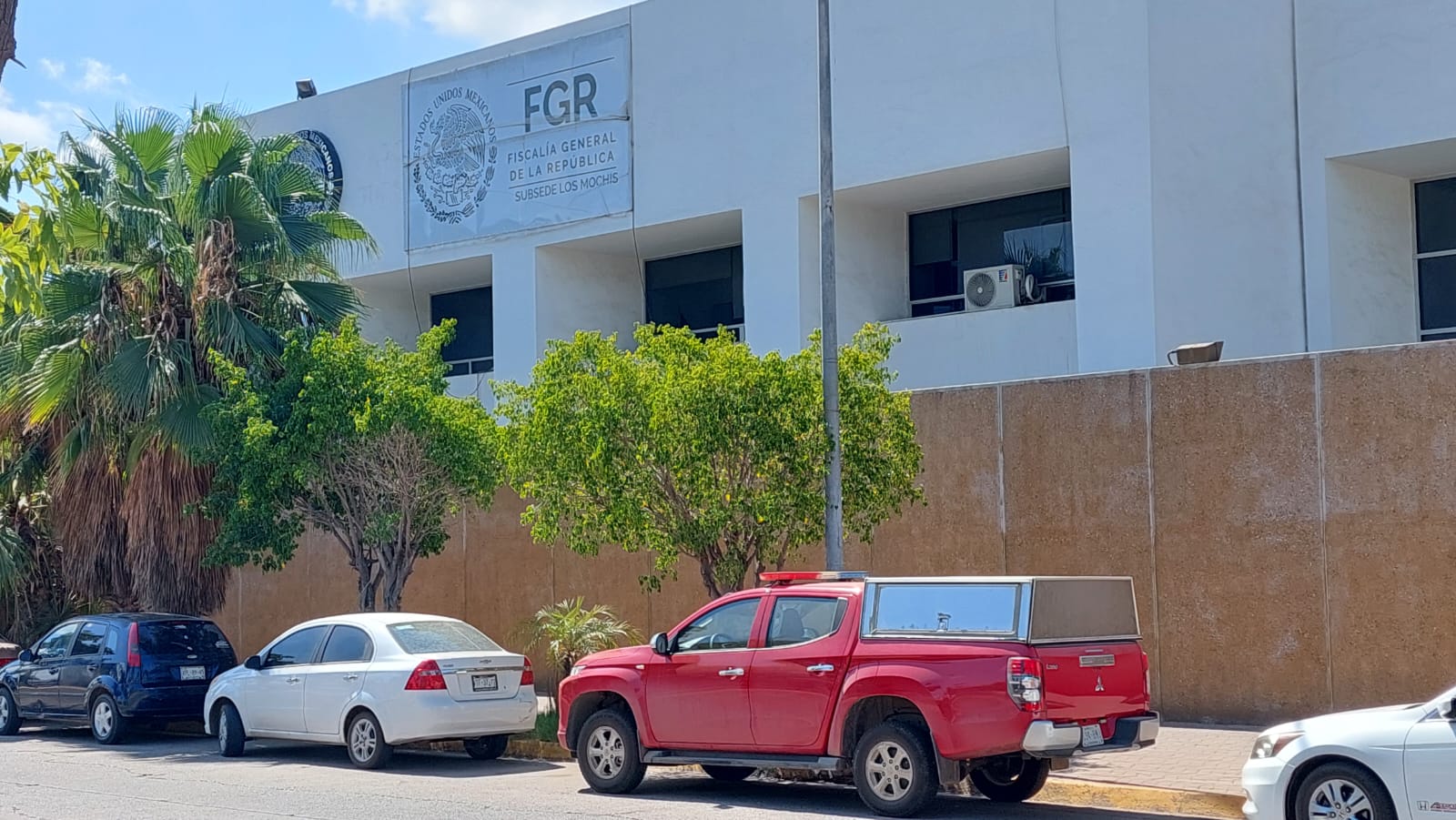 Fuerzas federales decomisan droga y al menos tres vehículos
