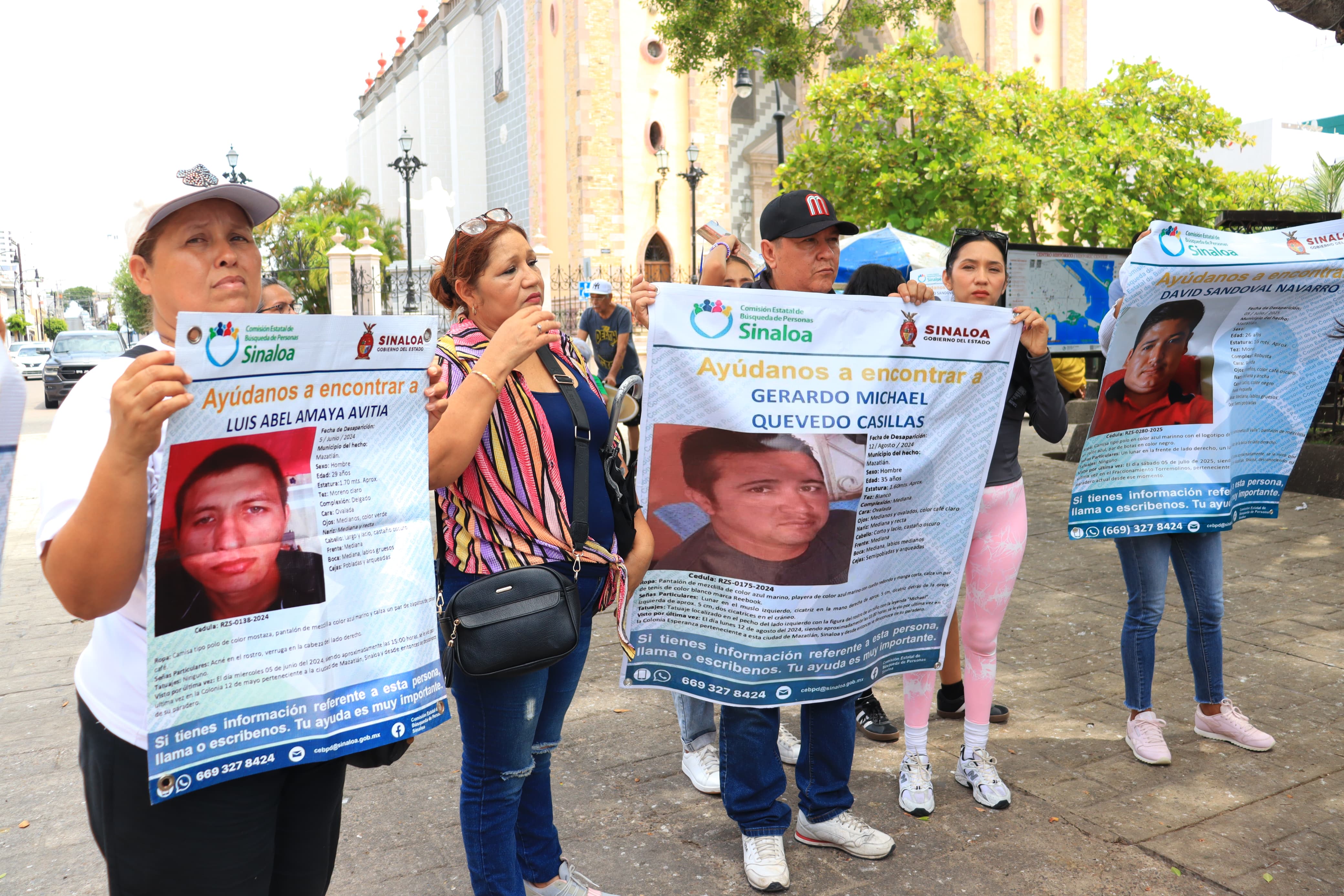 Familiares de desaparecidos se manifiestan en la plazuela República