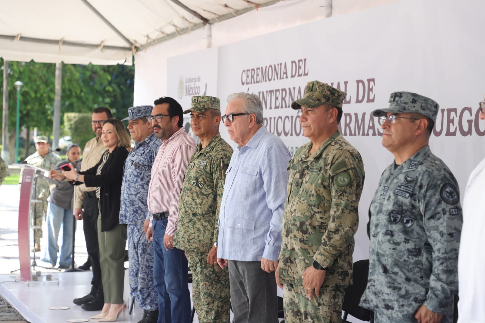 Gobernador Rubén Rocha Moya en ceremonia destrucción de armas