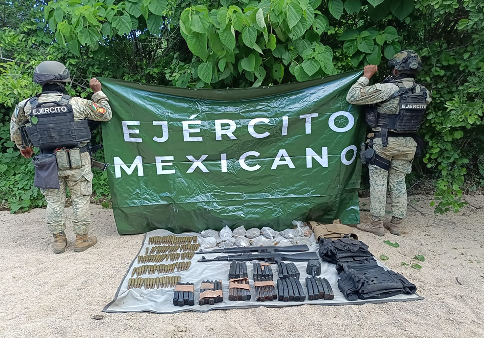 Grupo Interinstitucional asegura armas largas, equipo táctico y municiones