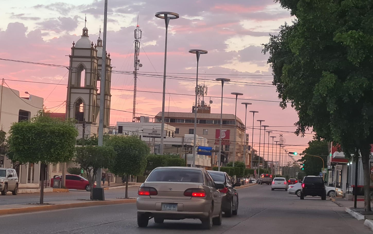 ¡Lluvias dejan a oscuras a Guamúchil!