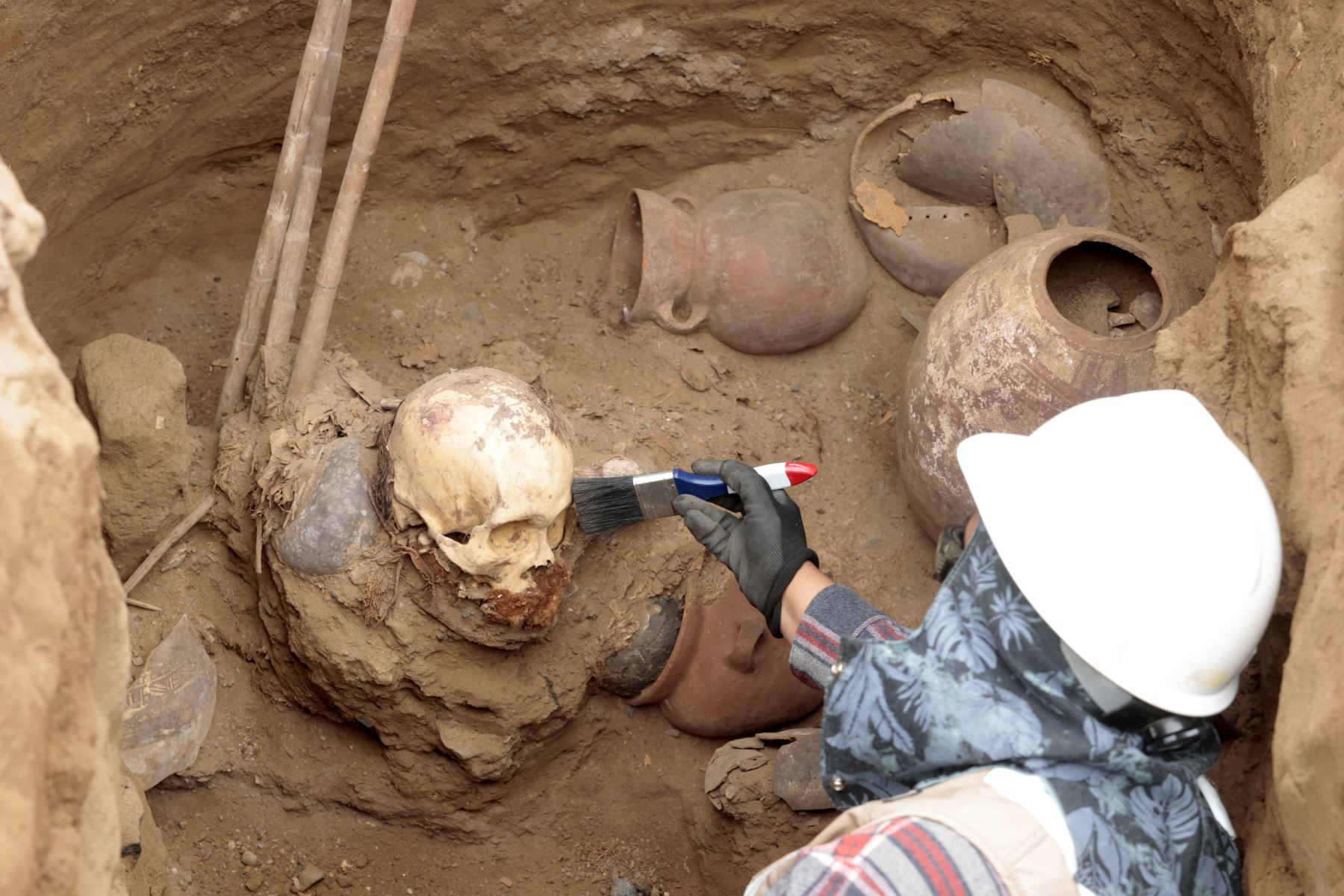 Hallan tumba prehispánica en Lima durante obras de gas domiciliario
