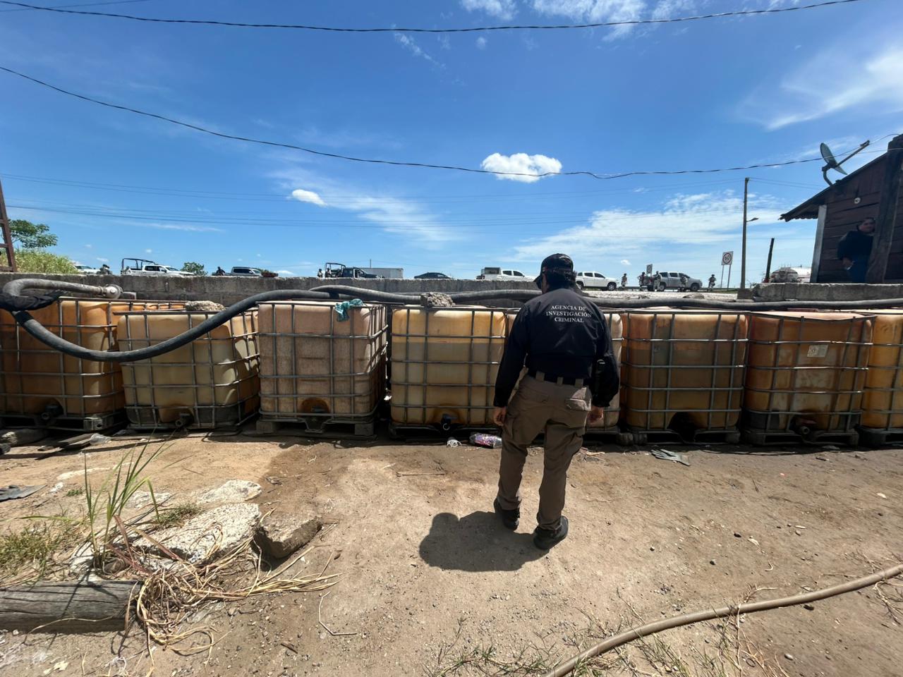 FGR asegura más de 4 mil litros de hidrocarburo y otros elementos en inmueble de Tabasco