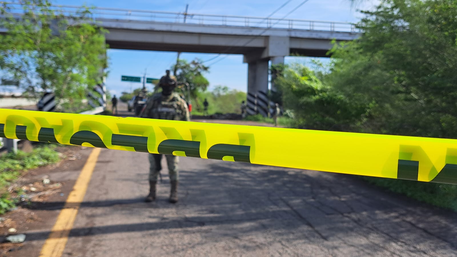 Localizan a un hombre asesinado a balazos
