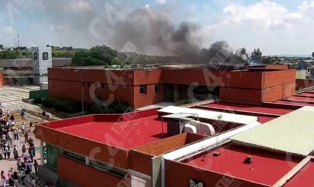 Incendio en clínica IMSS de León, Guanajuato, obliga la evacuación de pacientes y personal médico