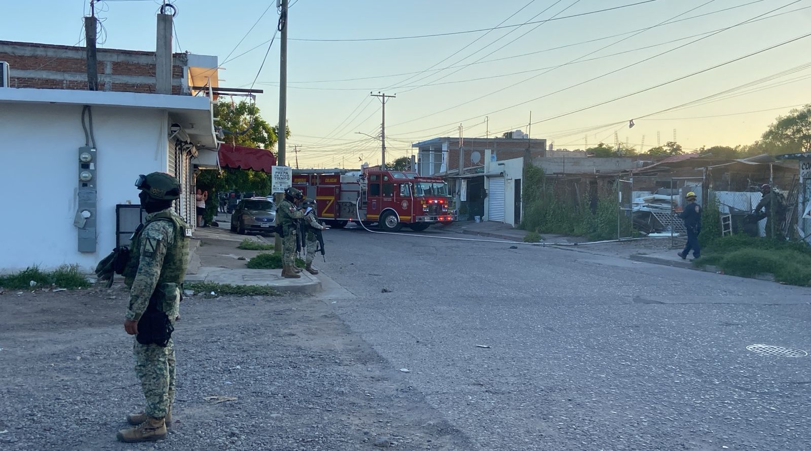 Ejército Mexicano resguardando el lugar del incendio.