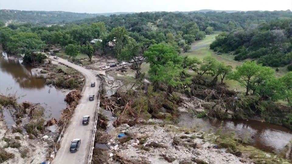 Inundaciones arrasan pueblo de Nuevo México y dejan tres muertos, incluidos dos menores