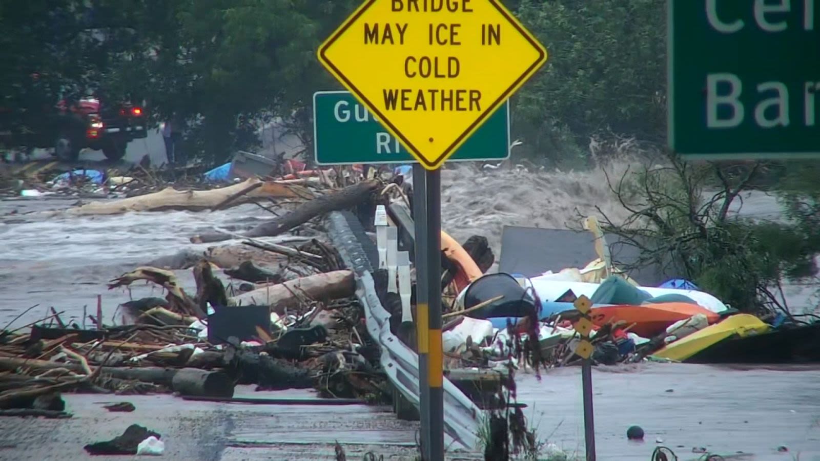 Inundaciones devastadoras en Texas dejan cerca de 10 muertos y 20 niñas desaparecidas