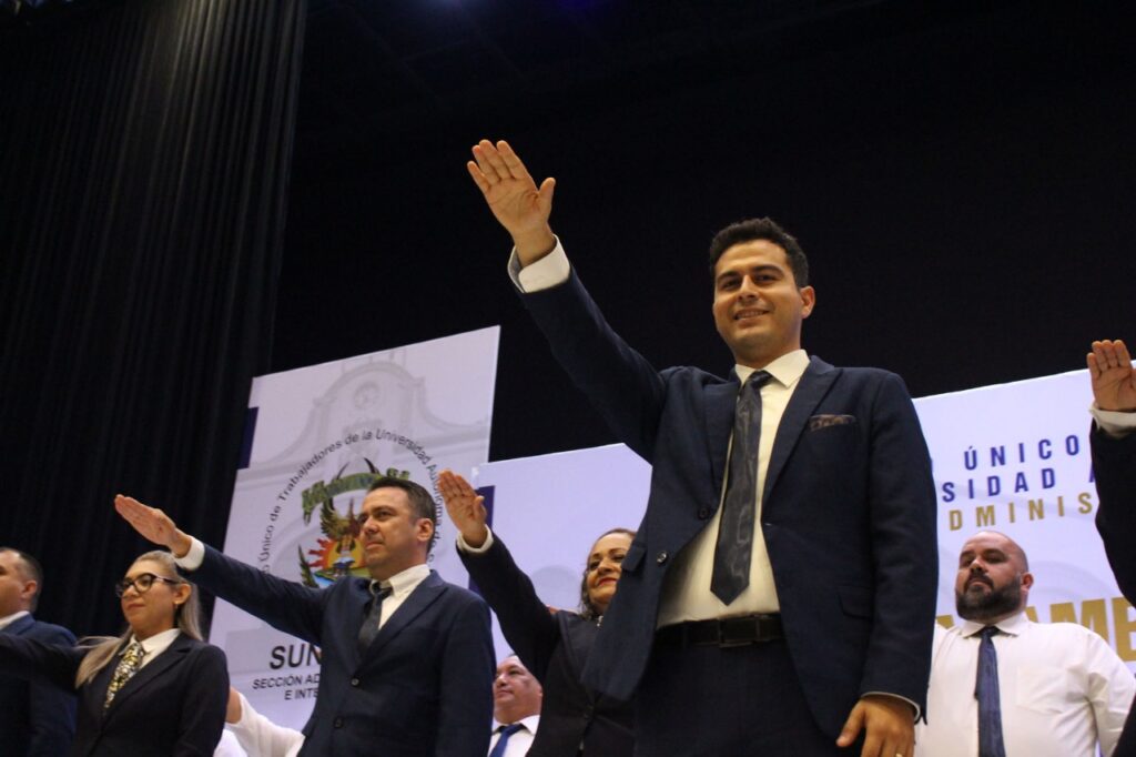 Isfa Bernabé Leal rinde protesta