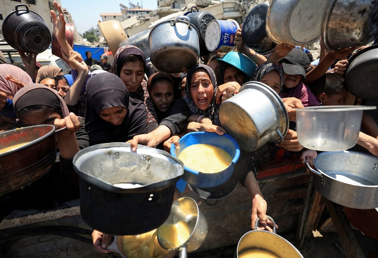 Israel interrumpe ataques en Gaza por emergencia alimentaria