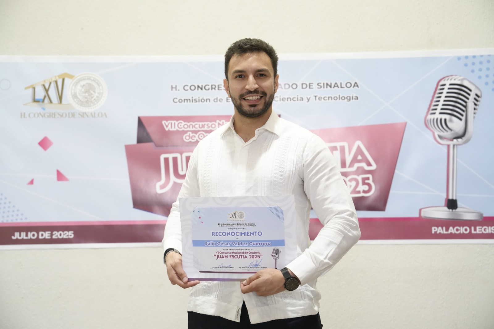 Julio César Valdez, ganador de la fase estatal del VII Concurso Nacional de Oratoria “Juan Escutia” 2025.
