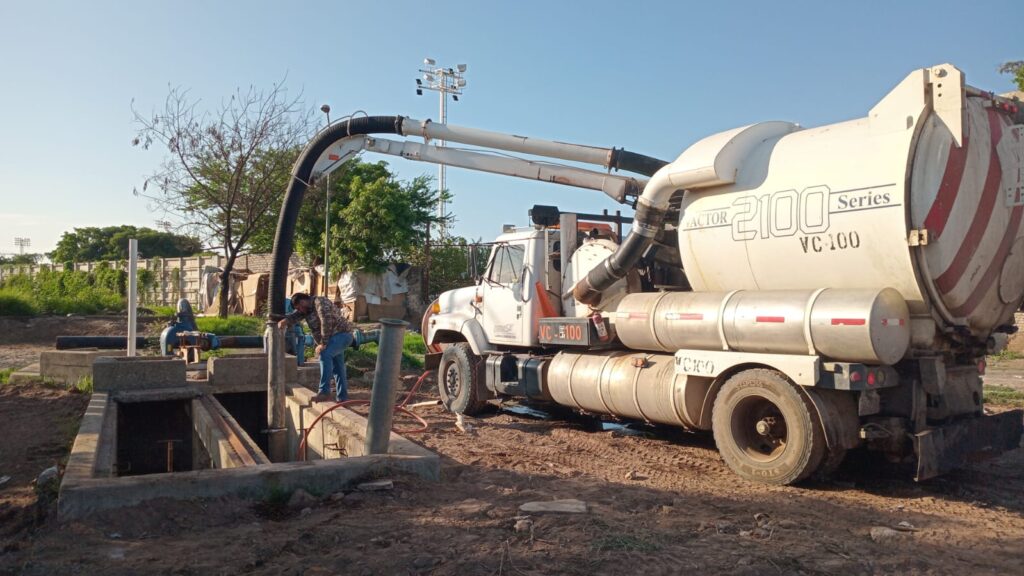 Jumapag desazolva cárcamo en el norte de Guasave para prevenir inundaciones