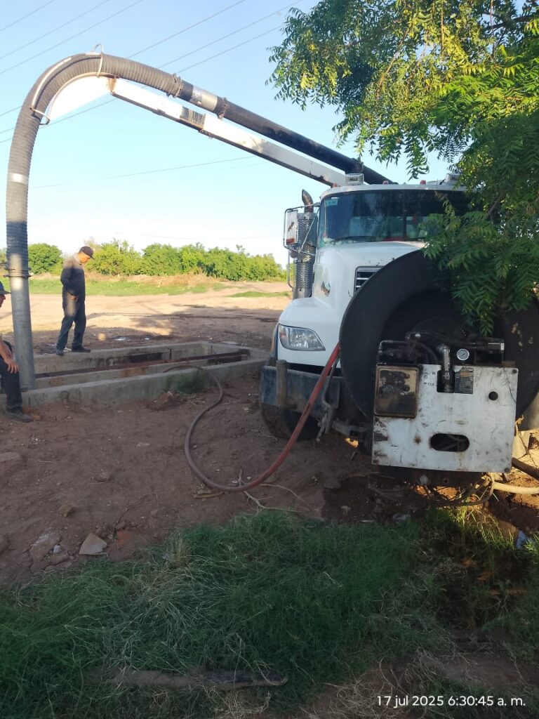Jumapag desazolva cárcamo en el norte de Guasave para prevenir inundaciones