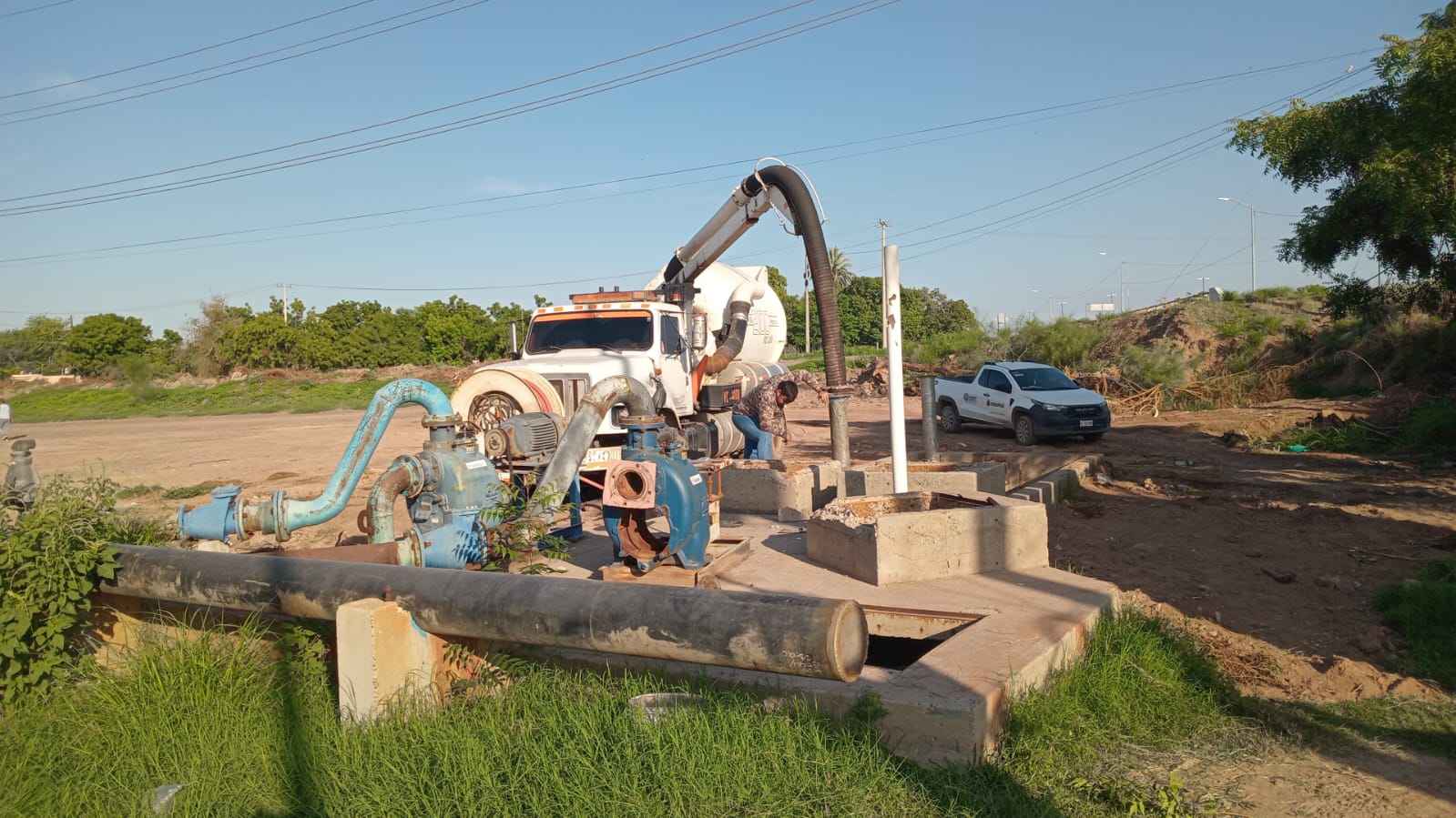 Jumapag desazolva cárcamo en el norte de Guasave para prevenir inundaciones
