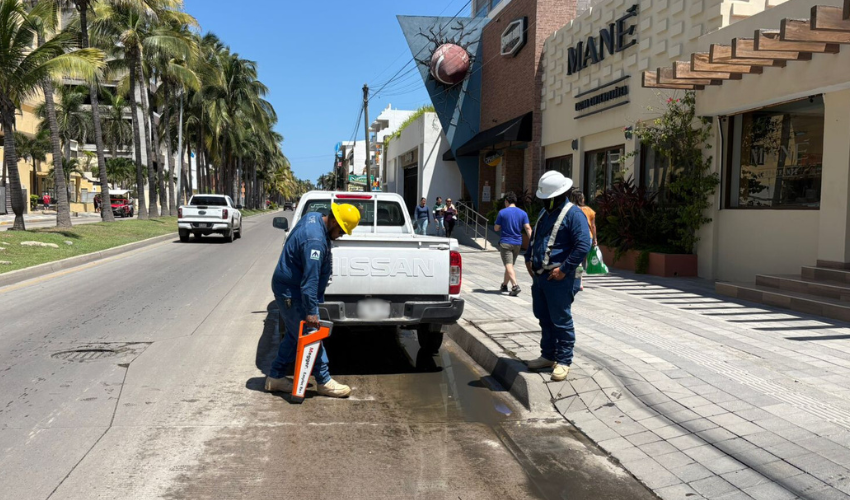Mantenimiento de tuberías por personal de Jumapam