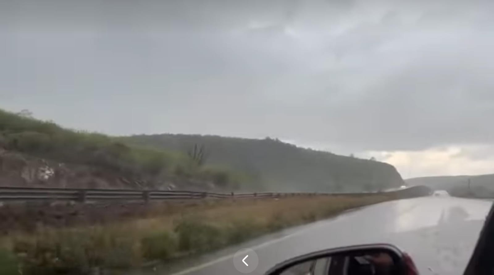 Lluvia en Cerros de Barobampo, Ahome.