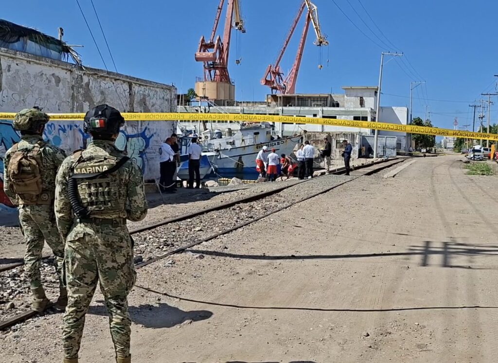 Localizan el cuerpo de un hombre sin vida en la biobarda del puente Juárez en Mazatlán