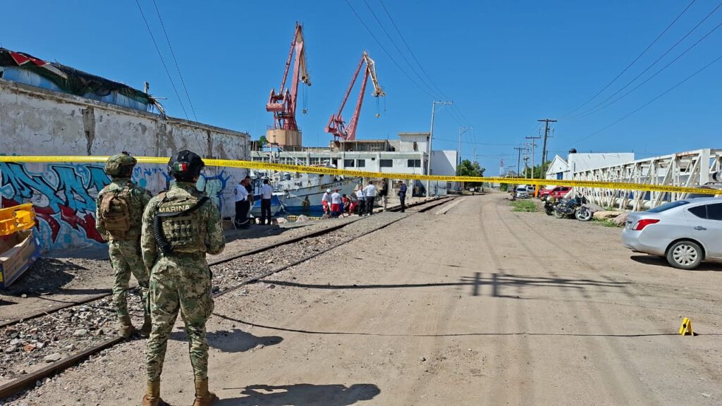 Localizan el cuerpo de un hombre sin vida en la biobarda del puente Juárez en Mazatlán